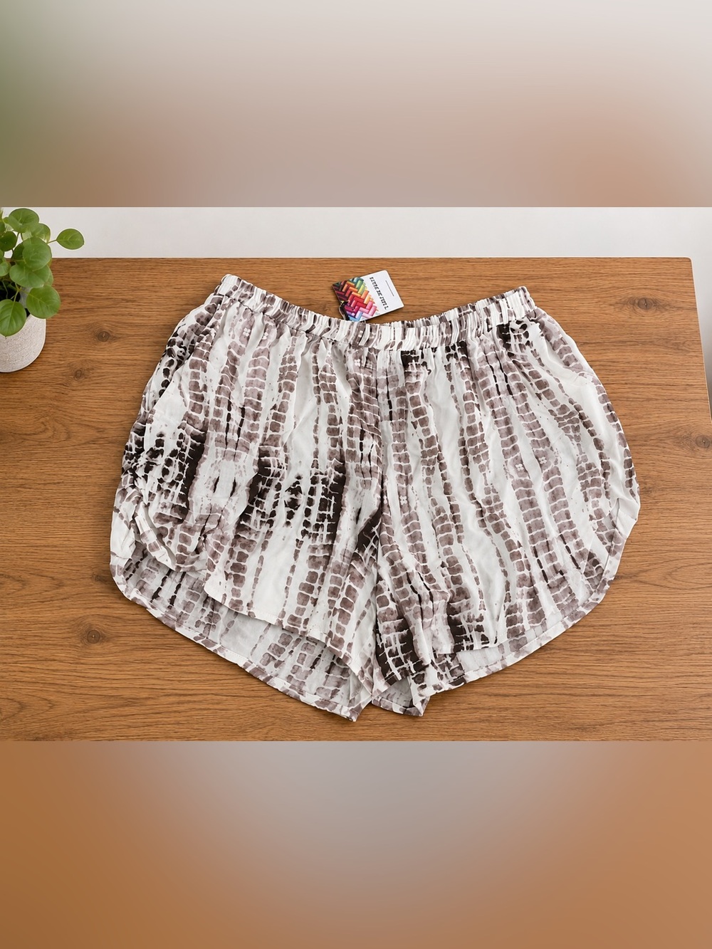 Threadzwear Ivory Pattern Shorts -NWT - Picture 5 of 12